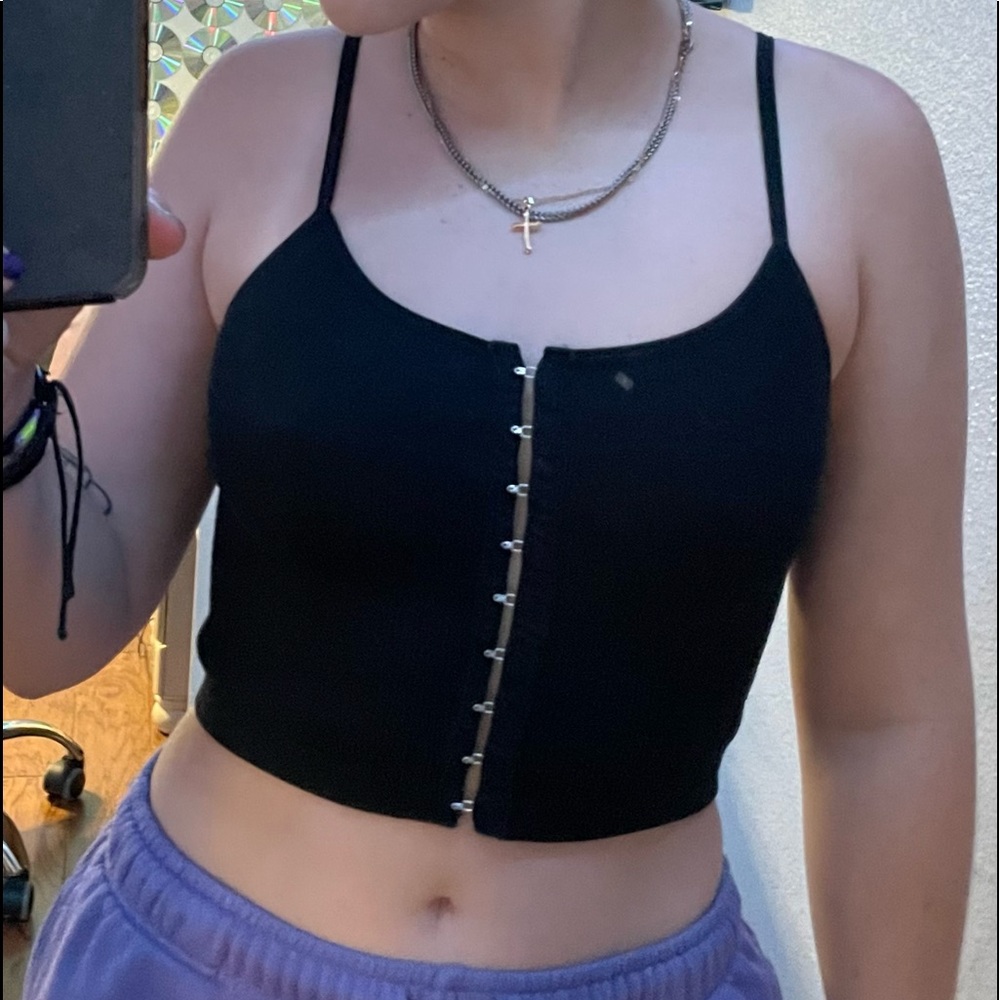 BLACK CROP TOP